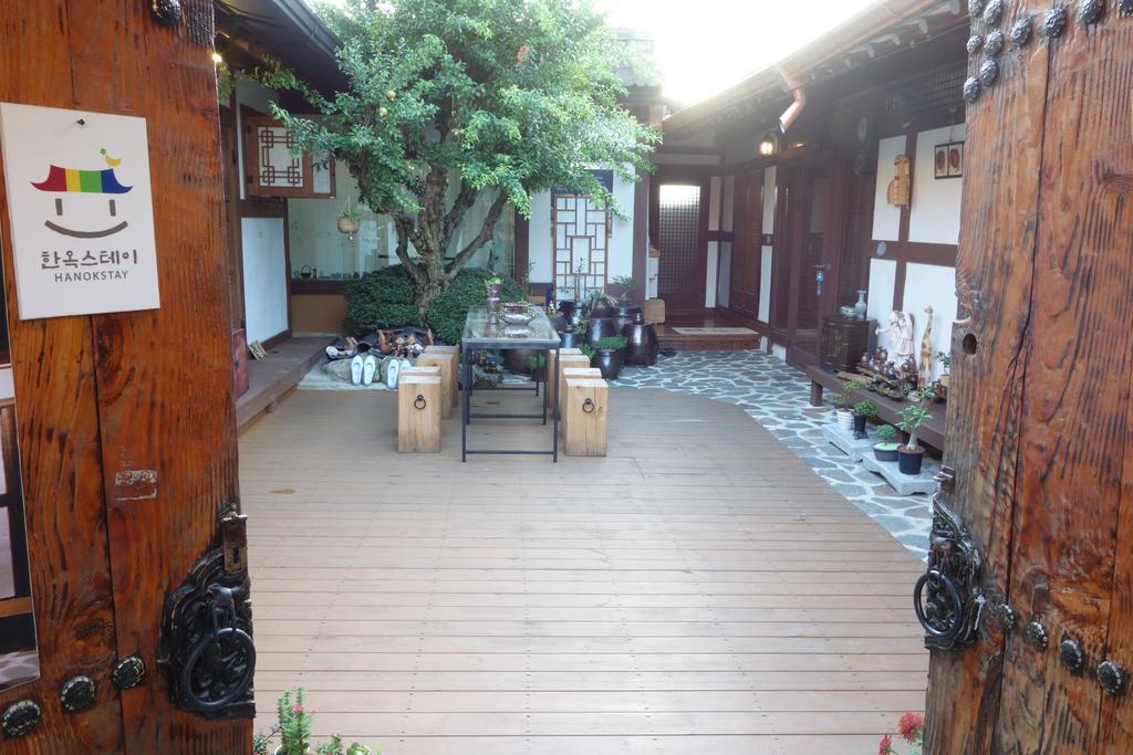 Inyeon Hanok Guesthouse Чонджу Екстер'єр фото