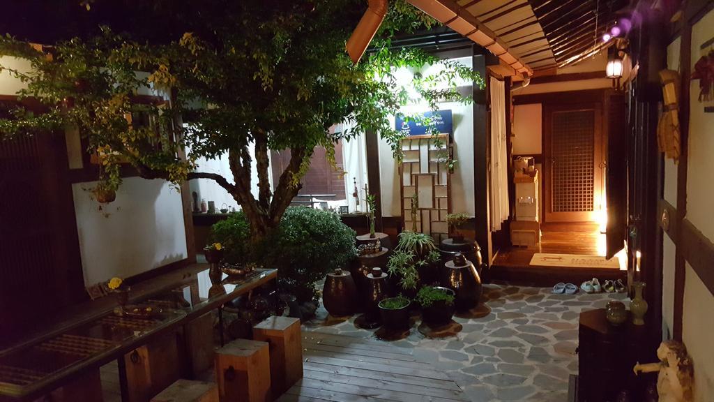 Inyeon Hanok Guesthouse Чонджу Екстер'єр фото