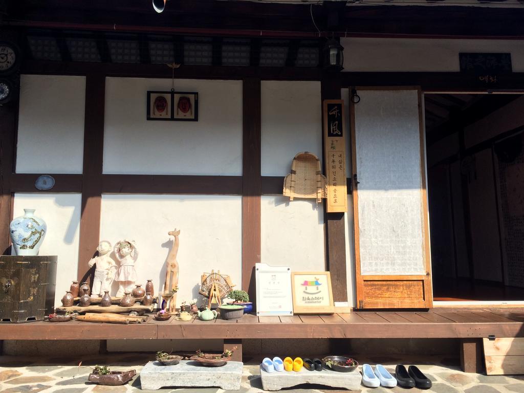 Inyeon Hanok Guesthouse Чонджу Екстер'єр фото