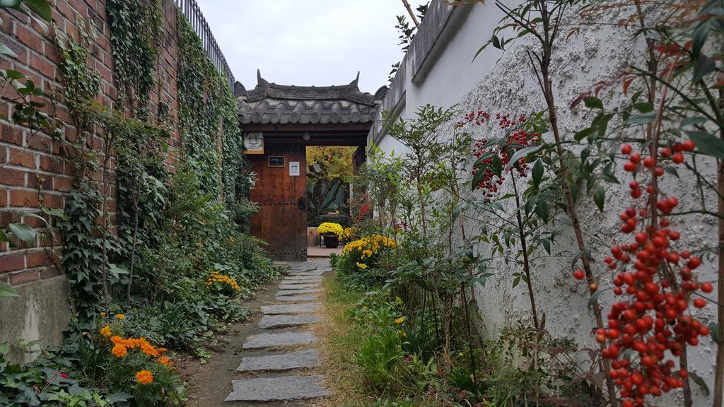 Inyeon Hanok Guesthouse Чонджу Екстер'єр фото