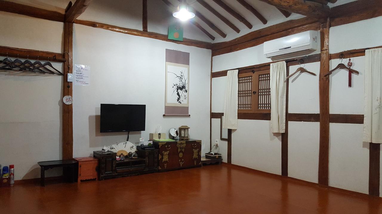Inyeon Hanok Guesthouse Чонджу Екстер'єр фото