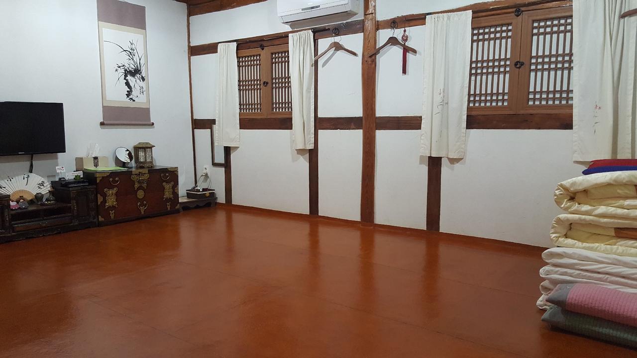 Inyeon Hanok Guesthouse Чонджу Екстер'єр фото