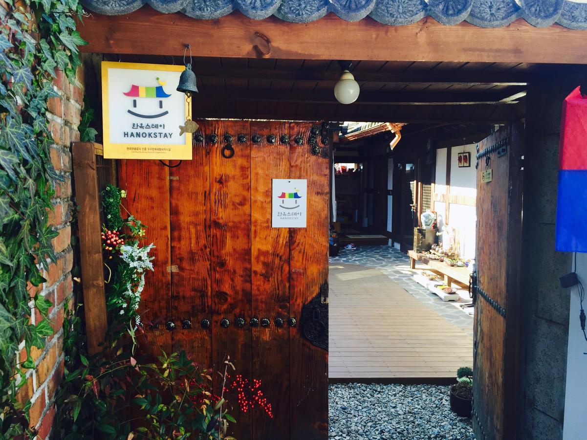 Inyeon Hanok Guesthouse Чонджу Екстер'єр фото