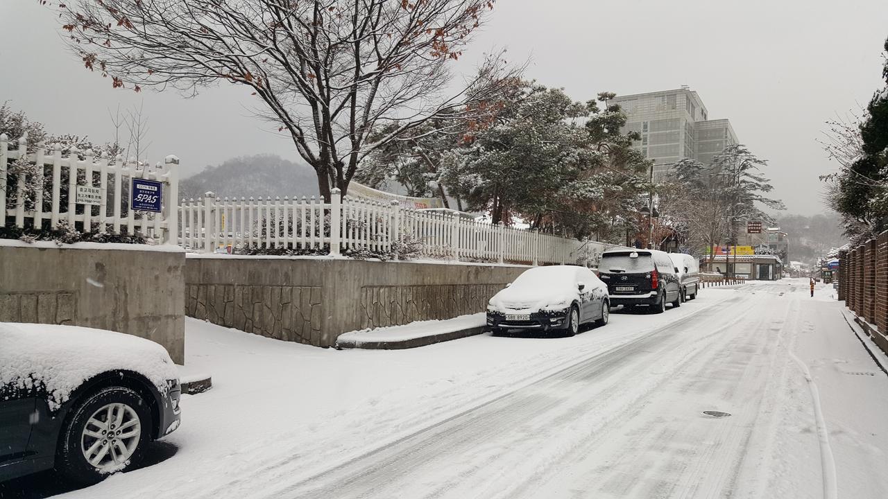 Inyeon Hanok Guesthouse Чонджу Екстер'єр фото