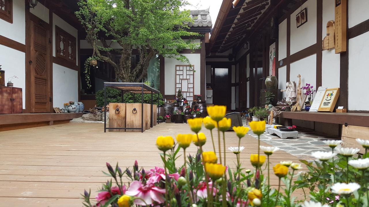 Inyeon Hanok Guesthouse Чонджу Екстер'єр фото