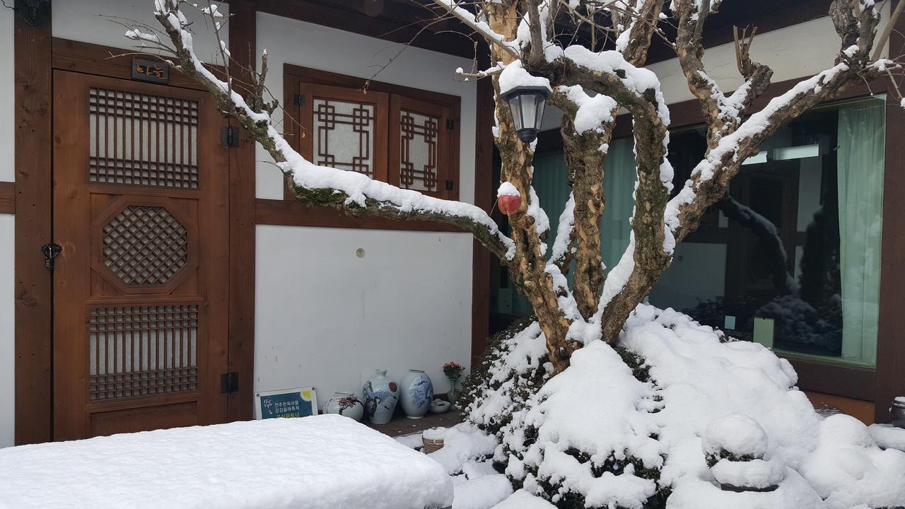 Inyeon Hanok Guesthouse Чонджу Екстер'єр фото