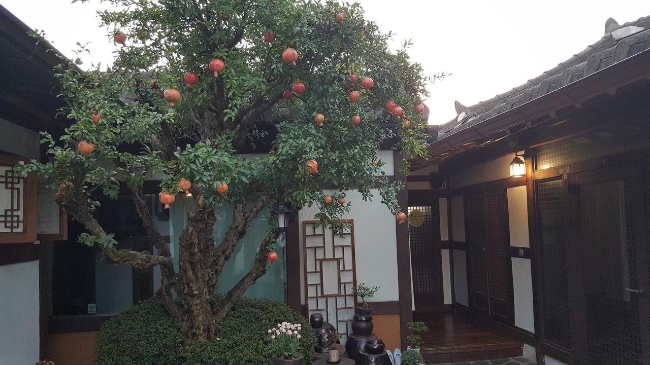 Inyeon Hanok Guesthouse Чонджу Екстер'єр фото