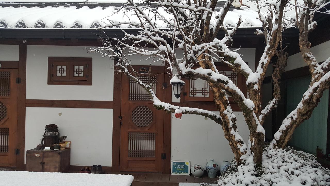 Inyeon Hanok Guesthouse Чонджу Екстер'єр фото