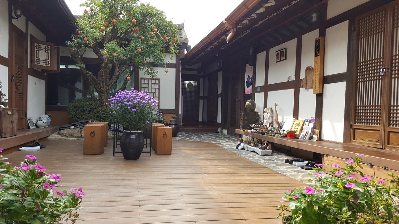 Inyeon Hanok Guesthouse Чонджу Екстер'єр фото