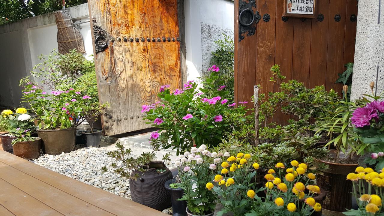 Inyeon Hanok Guesthouse Чонджу Екстер'єр фото
