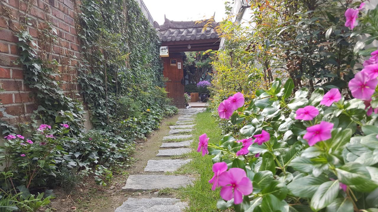 Inyeon Hanok Guesthouse Чонджу Екстер'єр фото